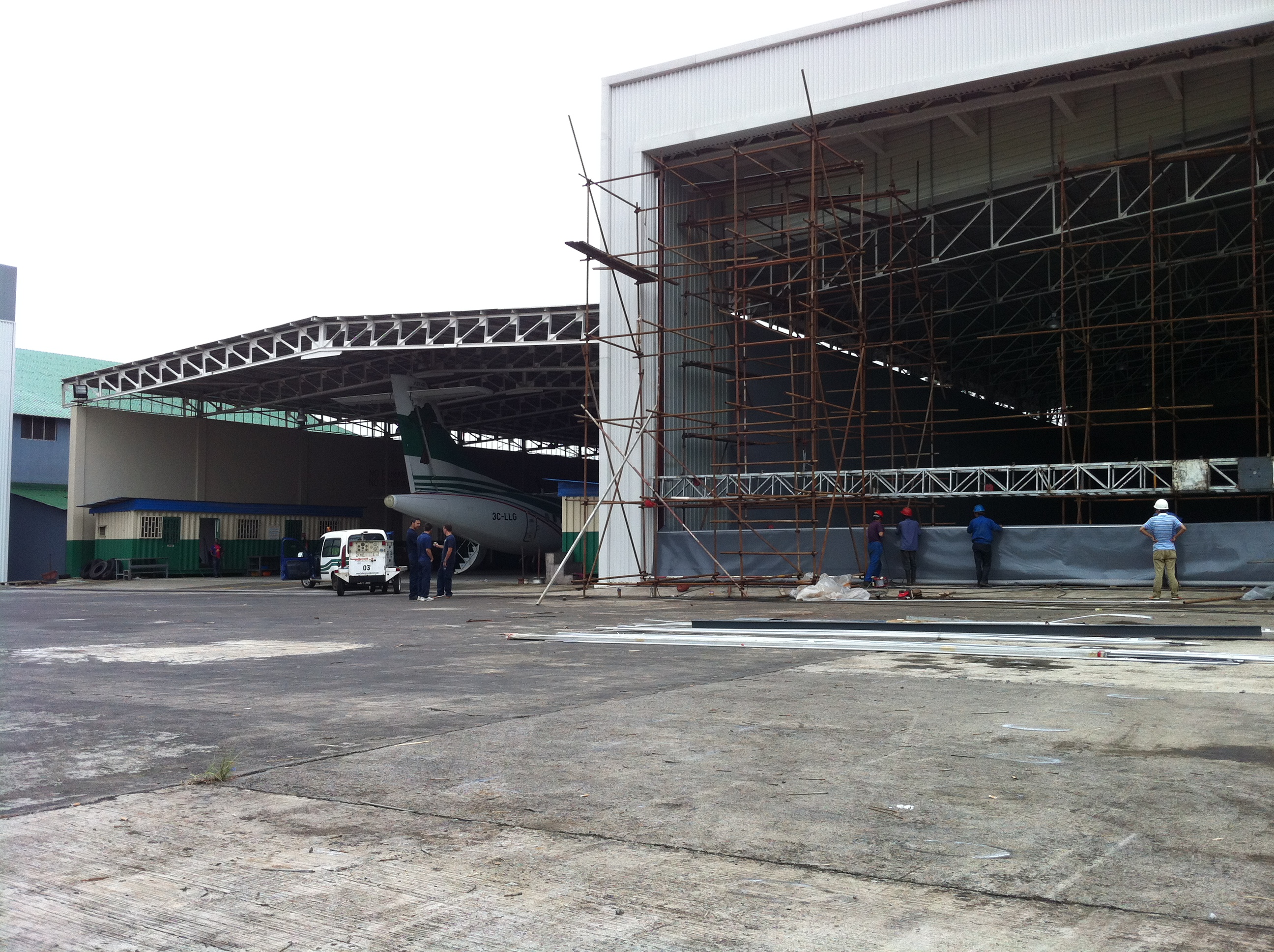 Side-sliding hangar door Side-sliding hangar door