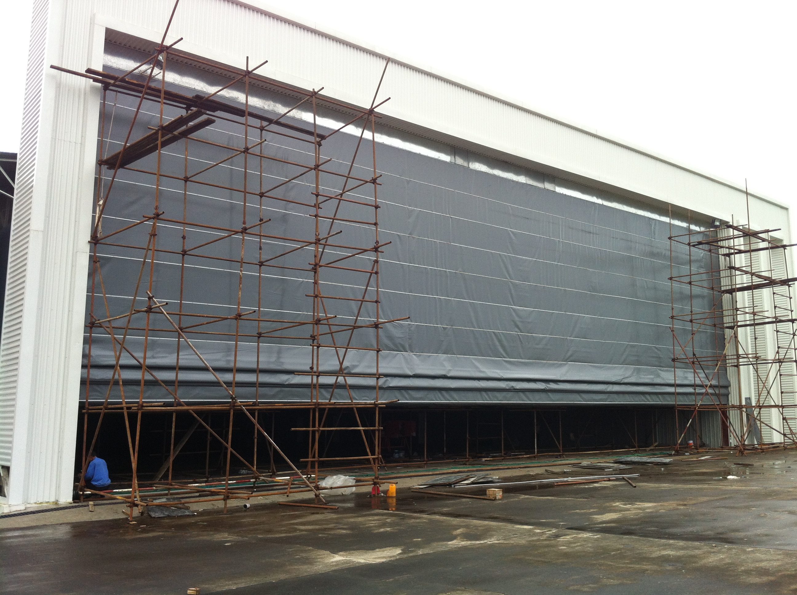 Side-sliding hangar door Side-sliding hangar door